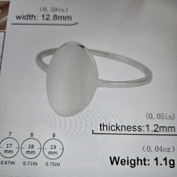 Elegant Silver Ring - Picture 2 of 3